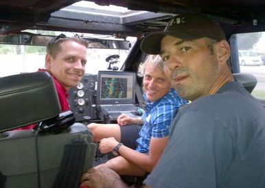 El meteorólogo, Jesús y Sean Casey, durante las últimas jornadas de caza de tornados de esta temporada en USA.